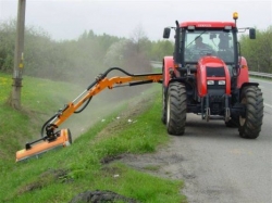 Sečení příkop podél polí a luk - Hymach
